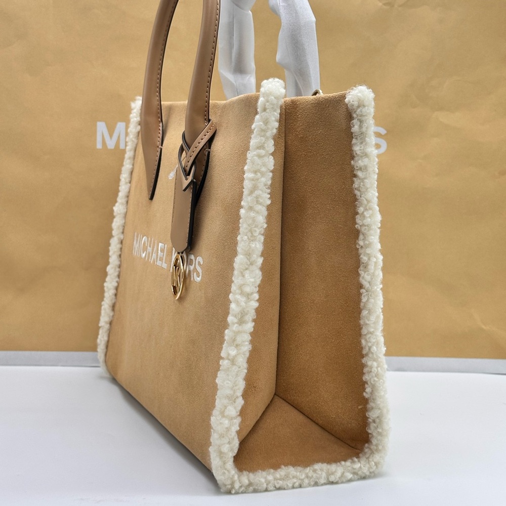 MICHAEL KORS
Mirella Medium Suede and Faux Shearling Tote Bag - Picture 8 of 16